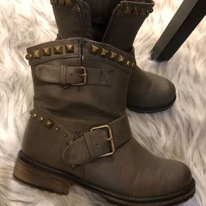 Ankle Boots! 🥾 Brown/Gray Tone! Studded